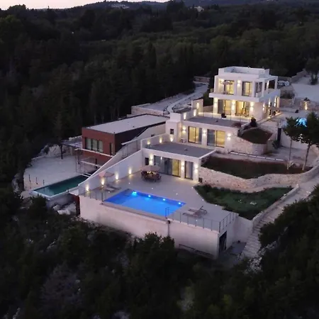 Celine Complex Villa *